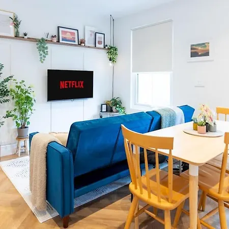 Apartment Business Near Canary Wharf London