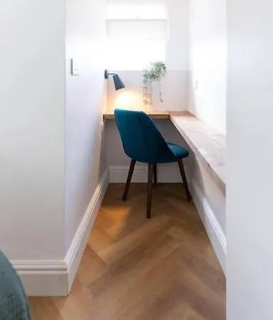 Business Near Canary Wharf London