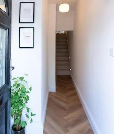 Apartment Business Near Canary Wharf