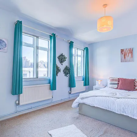 Victoria Family In Central Apartment London