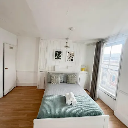 2 Bedroom Flat A Short Walk Away To Barbican Centre Near Farringdon, Old St *