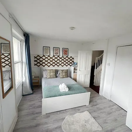 Apartment 2 Bedroom Flat A Short Walk Away To Barbican Centre Near Farringdon, Old St *