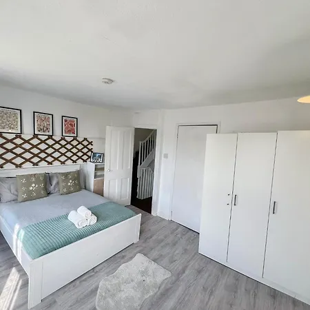 Apartment 2 Bedroom Flat A Short Walk Away To Barbican Centre Near Farringdon, Old St *