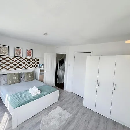 Apartment 2 Bedroom Flat A Short Walk Away To Barbican Centre Near Farringdon, Old St London
