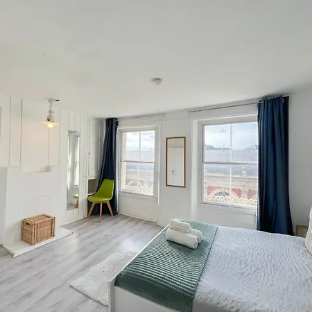 2 Bedroom Flat A Short Walk Away To Barbican Centre Near Farringdon, Old St