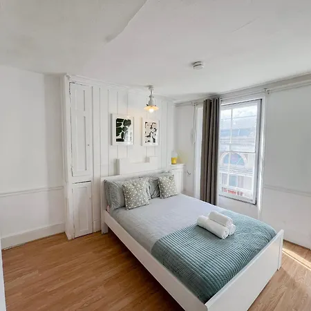 2 Bedroom Flat A Short Walk Away To Barbican Centre Near Farringdon, Old St * London