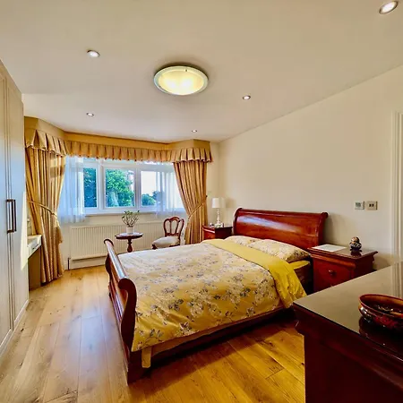 Charming Family With Private Garden *