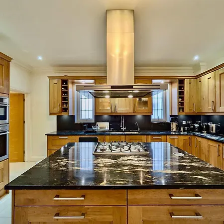Charming Family With Private Garden Holiday home London