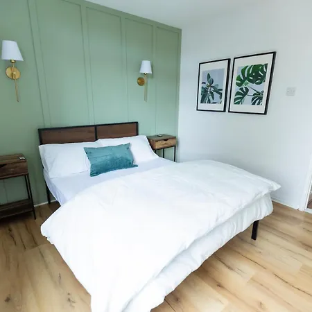 Grace House - 15 Minutes To London *
