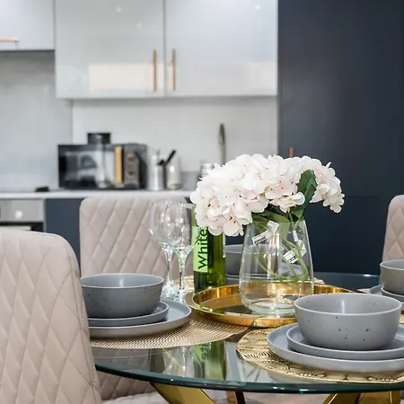 Modern Near Elizabeth Line Apartment *