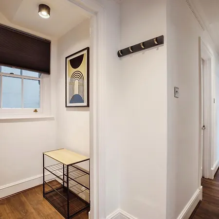 A Stunning In Paddington Apartment London