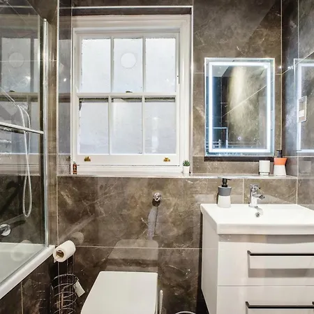 A Stunning In Paddington Apartment *