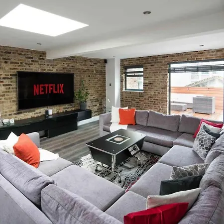 Luxury Penthouse Located Near Old Street Apartment
