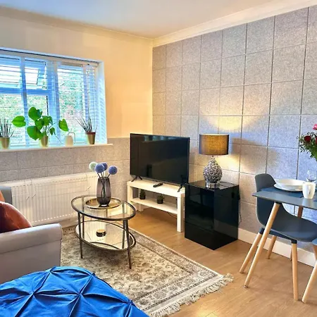 Stunning Business Travellers En-suite Bathroom Garden View * London