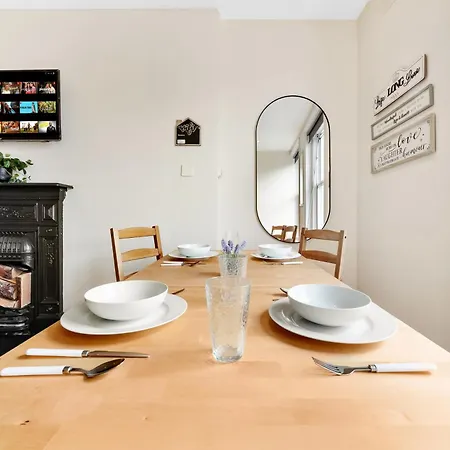 Spacious Sleep 11 With Terrace In Earls Court Ec99 Apartment London