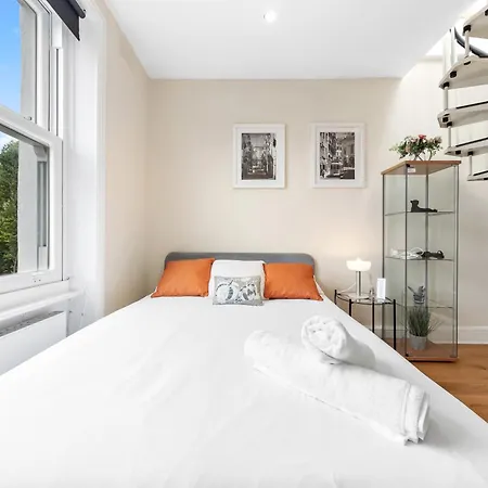 Spacious Sleep 11 With Terrace In Earls Court Ec99 *