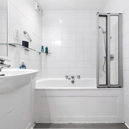 Spacious Sleep 11 With Terrace In Earls Court Ec99 *