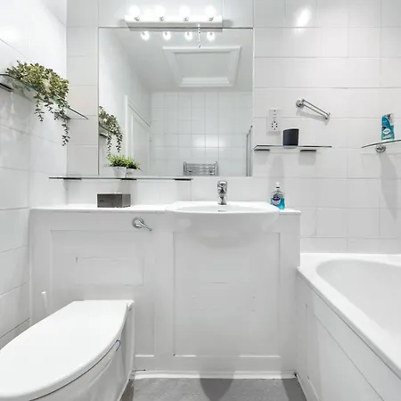 Spacious Sleep 11 With Terrace In Earls Court Ec99 Apartment *