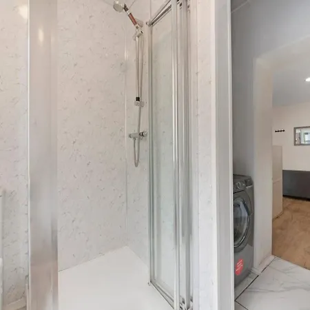 2 Bed Piccadilly 3 Apartment *