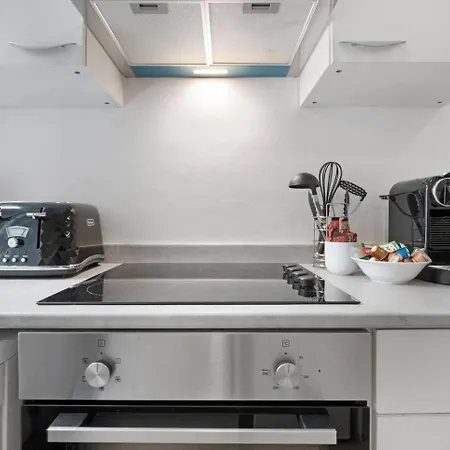 2 Bed Piccadilly 3 * London