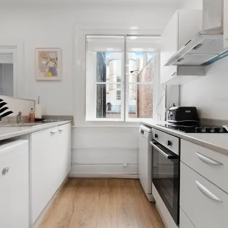 2 Bed Piccadilly 3 Apartment London