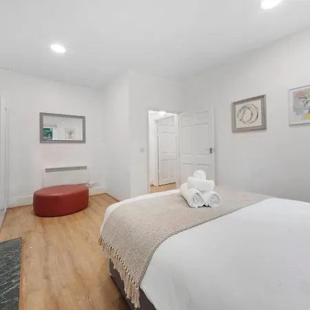 2 Bed Piccadilly 3