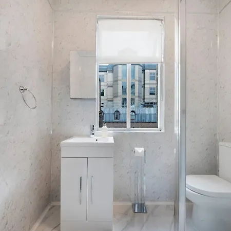 2 Bed Piccadilly 3 * London