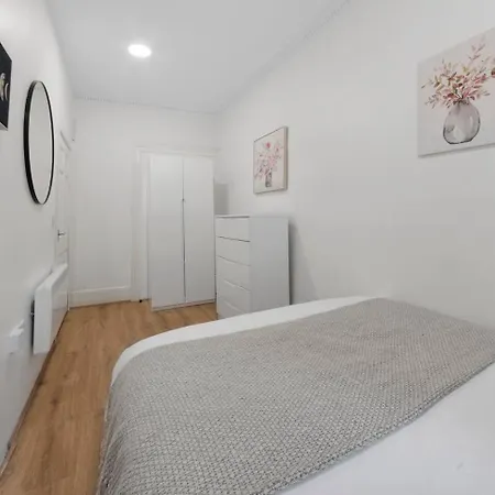2 Bed Piccadilly 3