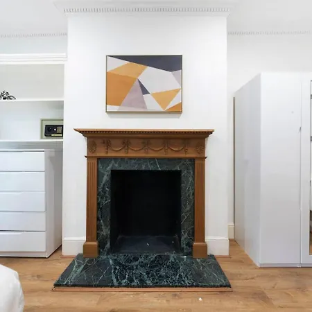 2 Bed Piccadilly 3 London