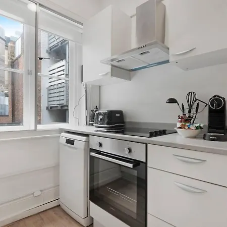 Apartment 2 Bed Piccadilly 3 London