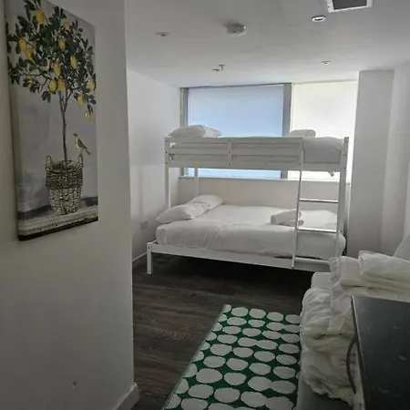 Backpackers In Delta Dpf4 Apartment Croydon
