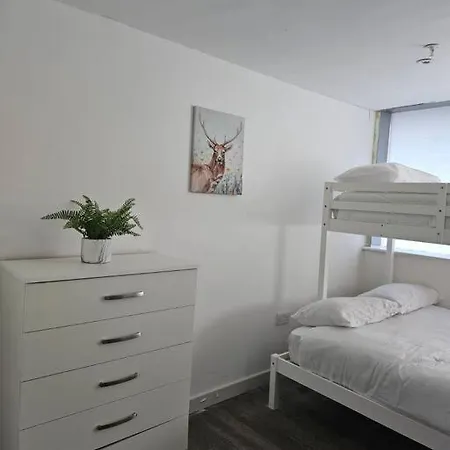 Backpackers In Delta Dpf4 Croydon
