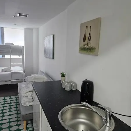 Backpackers In Delta Dpf4 Apartment Croydon