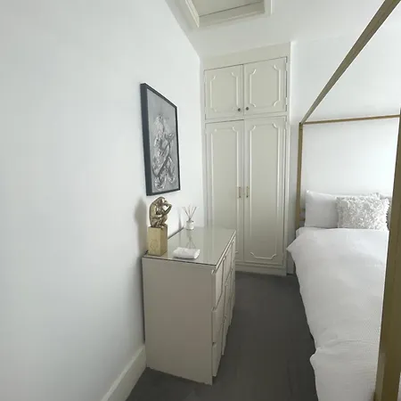 Queen Bedroom In Maida Vale * London