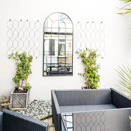 Clapham Calm 2 Bedroom Flat With Garden London