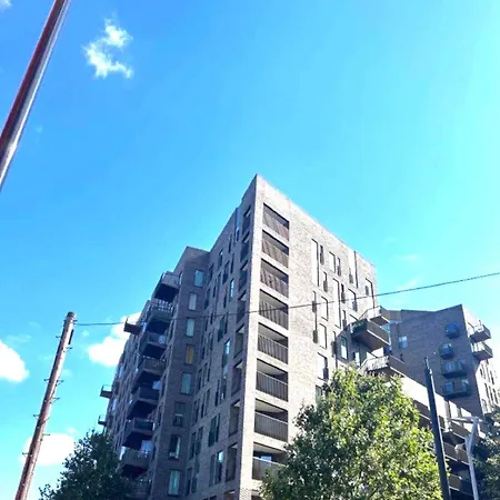 A Charming 2 Bedroom Flat Apartment
