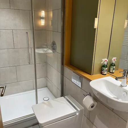 Apartment A Charming 2 Bedroom Flat London