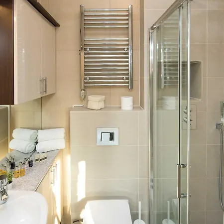 Holiday home Luxury Pool House With Free Parking - Unico Residences
