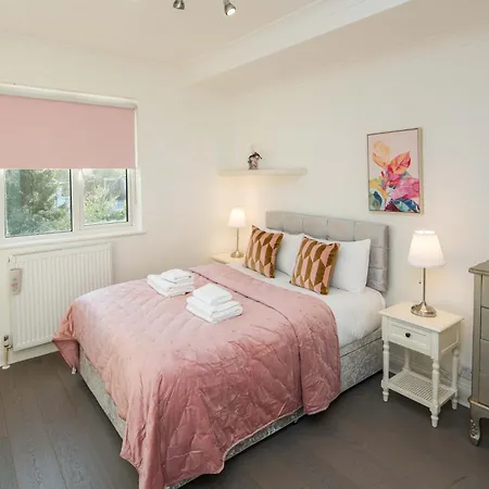 Luxury Pool House With Free Parking - Unico Residences Holiday home