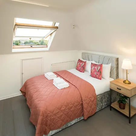 Holiday home Luxury Pool House With Free Parking - Unico Residences