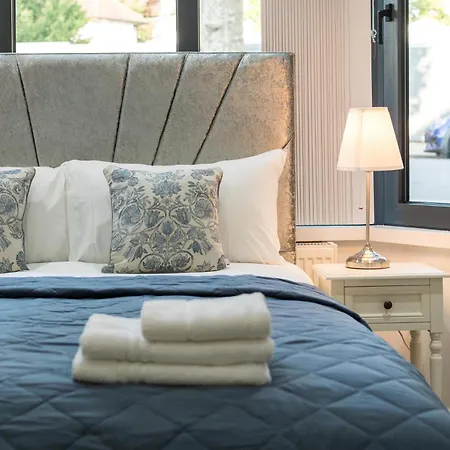 Luxury Pool House With Free Parking - Unico Residences * London