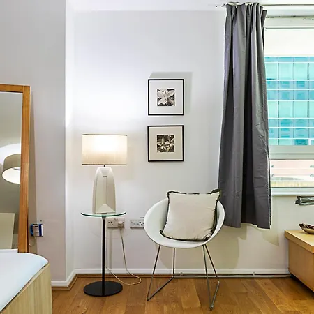 Modern Studio With Stunning City Views Apartment *