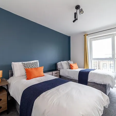 Top-rated Penthouse - King Size Bed & Free Parking Apartment