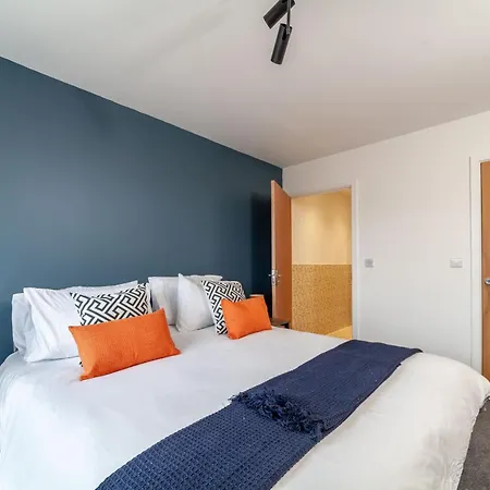 Top-rated Penthouse - King Size Bed & Free Parking