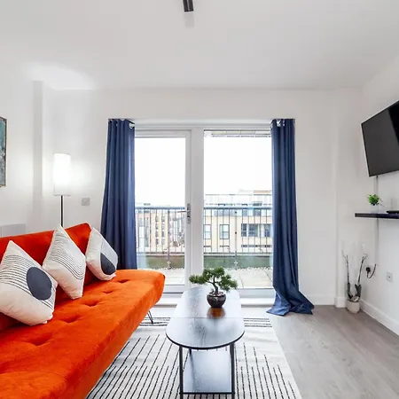 Top-rated Penthouse - King Size Bed & Free Parking * Romford