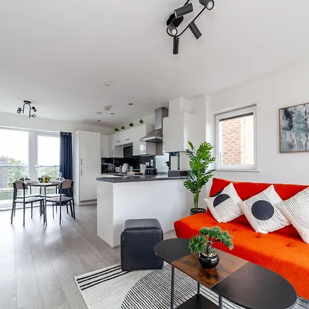 Top-rated Penthouse - King Size Bed & Free Parking Apartment Romford