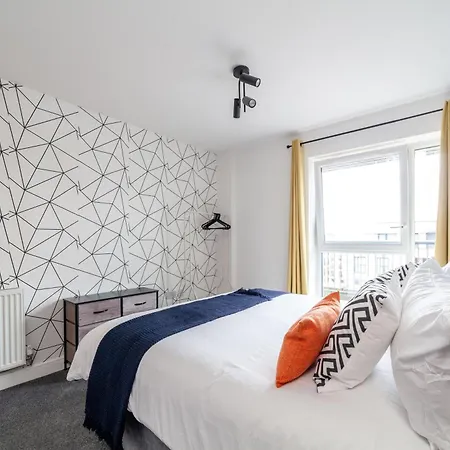Top-rated Penthouse - King Size Bed & Free Parking * Romford