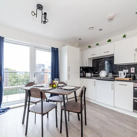 Apartment Top-rated Penthouse - King Size Bed & Free Parking *