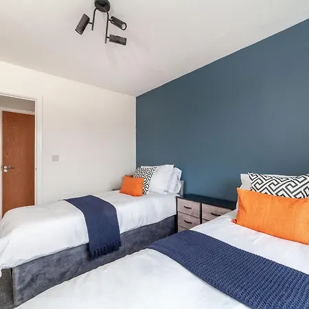 Top-rated Penthouse - King Size Bed & Free Parking *