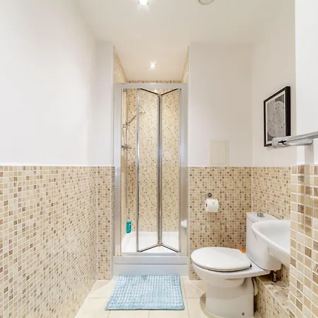 Top-rated Penthouse - King Size Bed & Free Parking Romford